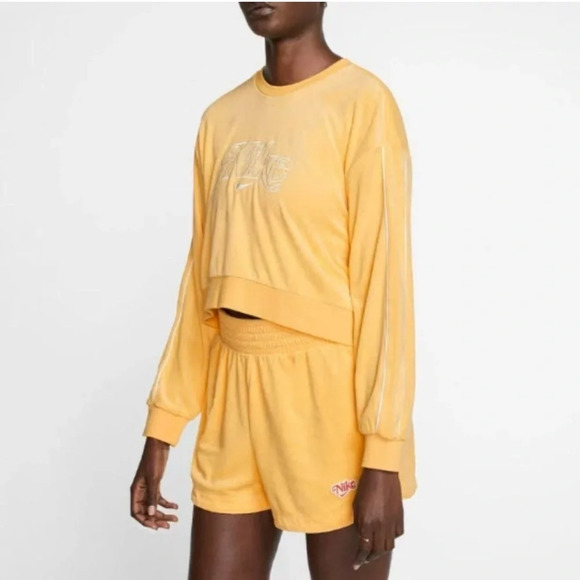 Nike Retro Femme Terry Cropped Crew Sweatshirt in Yellow Size Large - Picture 2 of 2